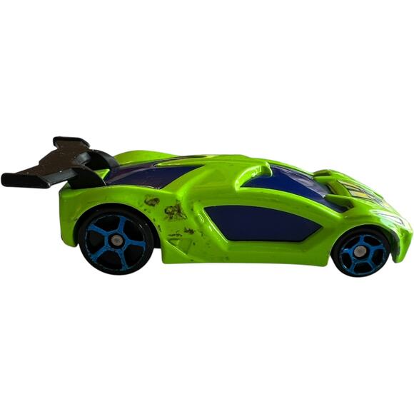 Hot Wheels Green Sports Car with Blue Rims & Spoiler (2005)  Collectible Vehicle - Picture 2 of 7